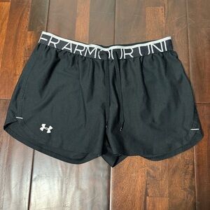 Under Armour Heat Gear Loose Fit Shorts Women’s Size Medium Black